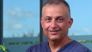 Oral Surgeon Dr. Alejandro Sáenz Gutiérrez