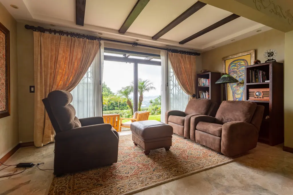 Grand Luxury Apartment Living Room
