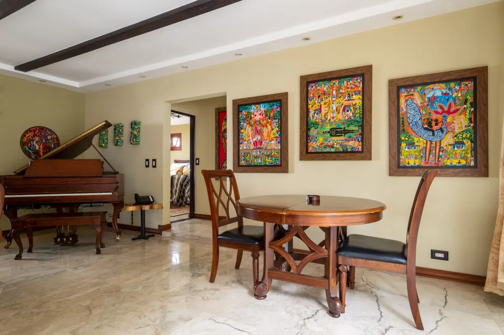 Grand Luxury Apartment Living and Dining