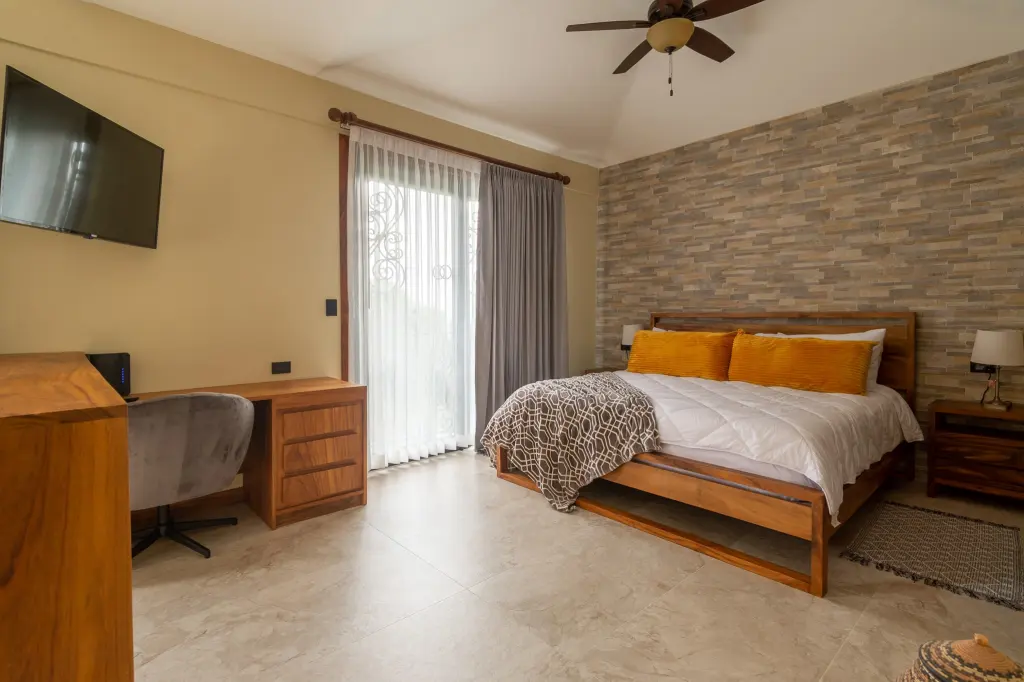 Luxury Courtyard Apartment with kitchenette