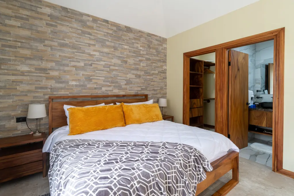 Luxury Courtyard Apartment with kitchenette