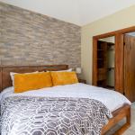 Luxury Courtyard Apartment with kitchenette