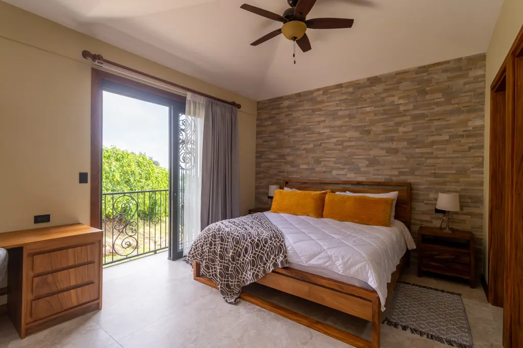 Luxury Courtyard Apartment with kitchenette