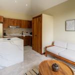 Luxury Courtyard Apartment with kitchenette