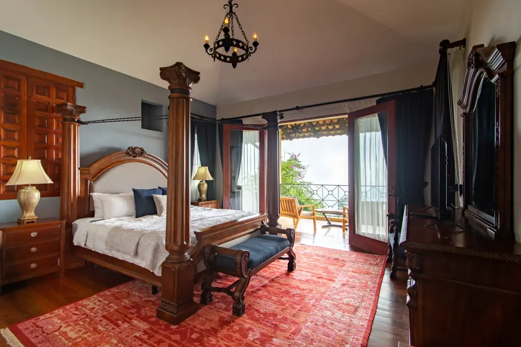 Goodness House: Presidential Balcony Suite