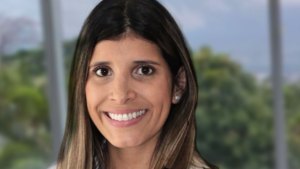 Dr. Adriana Mena