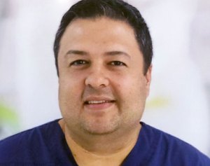 Dr. Eduardo Corrales